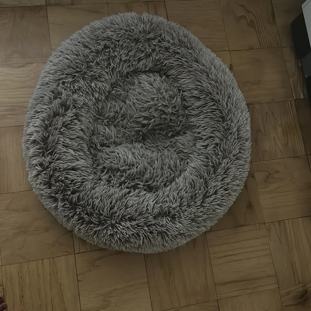 Fluffy dog bed, great condition